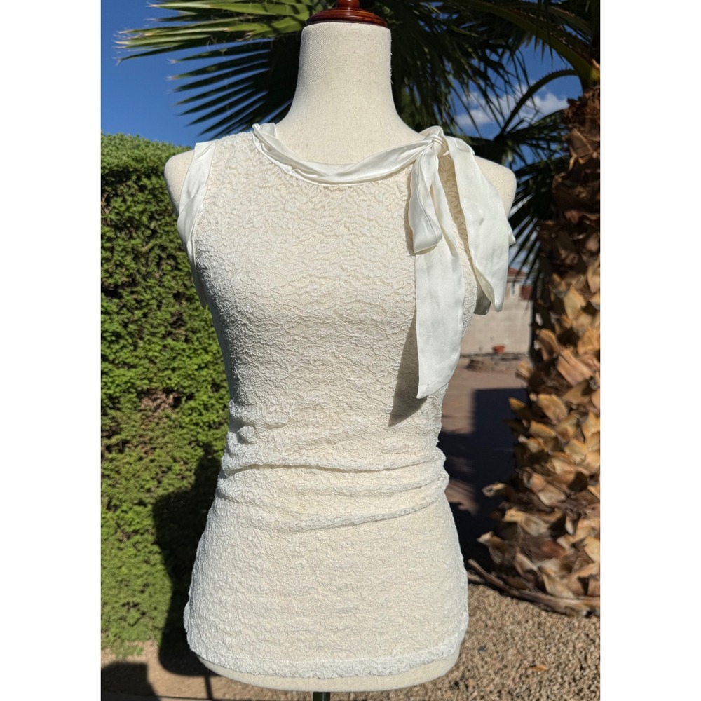 Bebe Womens XS Ivory Floral Lace Sleeveless Blouse Satin Bow Neck Ruched Top